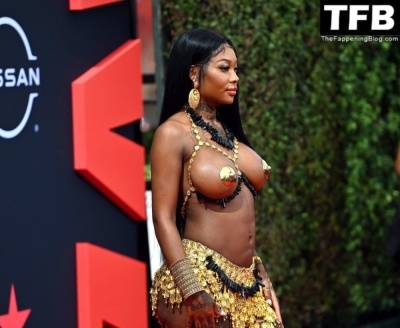 Summer Walker Flaunts Her Big Boobs at the 2022 BET Awards in LA on fanspics.net