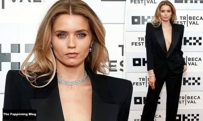 Abbey Lee Kershaw Flashes Her Nude Tits at the 2022 Tribeca Film Festival on fanspics.net