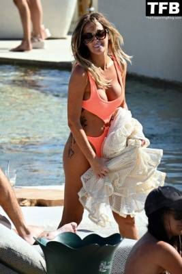 Laura Anderson & Dane Bowers Spend a Day at the Pool in Mykonos on fanspics.net