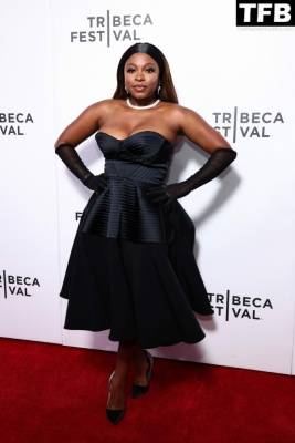 Naturi Naughton Displays Her Cleavage at the 2022 Tribeca Festival in New York - New York on fanspics.net