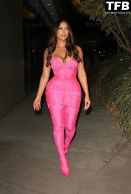 Chaney Jones Steps Out with Friends Amid Recent Kanye West Break Up Rumors on fanspics.net