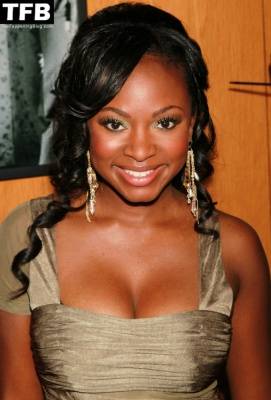 Naturi Naughton Nude & Sexy Collection on fanspics.net