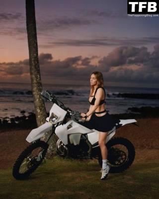 Sydney Sweeney Wows in Hawaii For Jacquemus Shoot on fanspics.net