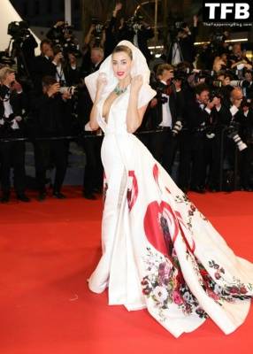 Jessica Michel Poses Braless on the Red Carpet at the 75th Annual Cannes Film Festival on fanspics.net