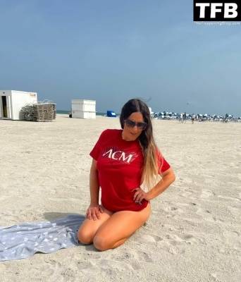 Claudia Romani Supports AC Milan on the Beach in Miami on fanspics.net