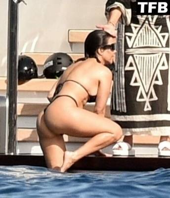 Kourtney Kardashian Shows Off Her Toned Bikini Body While Enjoying Some Quality Time with Travis Barker on fanspics.net