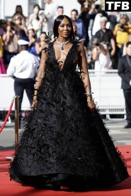 Naomi Campbell Displays Her Tits at the 75th Annual Cannes Film Festival on fanspics.net