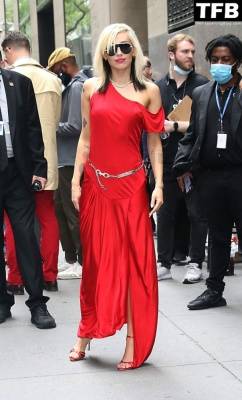 Miley Cyrus Looks Hot in Red as She Attends the 2022 NBCUniversal Upfront in New York - New York on fanspics.net