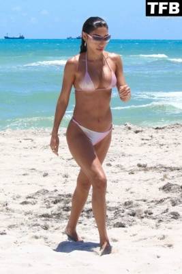 Chantel Jeffries Slips Into a Tiny Pink Bikini in Miami on fanspics.net