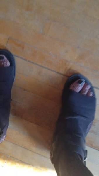 Missmarianne creaking floor under feet walking sandals foot fetish XXX porn videos on fanspics.net