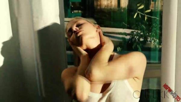 Jenna Lee moving out with my body in a sexy moves porn videos on fanspics.net