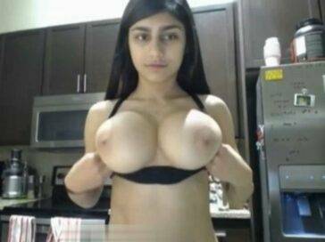 Mia Khalifa Tit Flash Cooking  Video  - Usa on fanspics.net