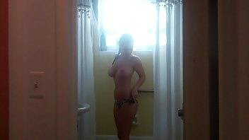 Katee Owen showering MFC KATEELIFE nude camwhores XloliCams free video on fanspics.net