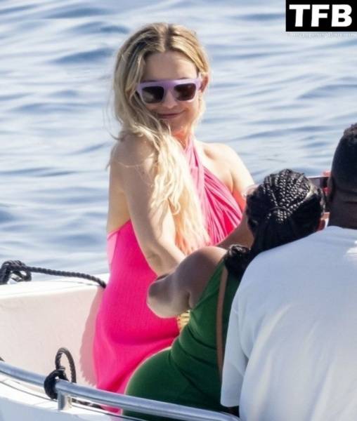 Kate Hudson is Seen on Her Family Trip to Nerano on fanspics.net