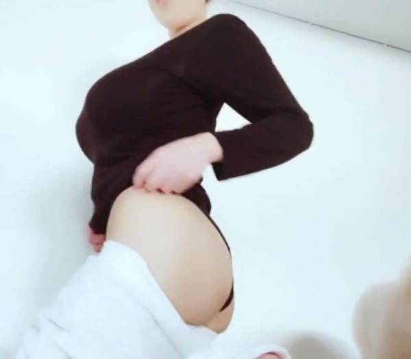 Hitomi Tanaka ? Licking her huge Japanese titties ?  leak - Japan on fanspics.net