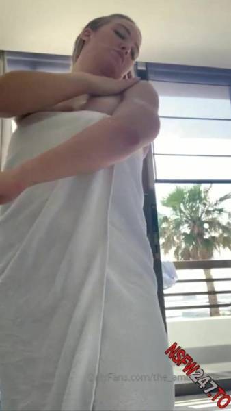 Amber Jade - towel drop on fanspics.net