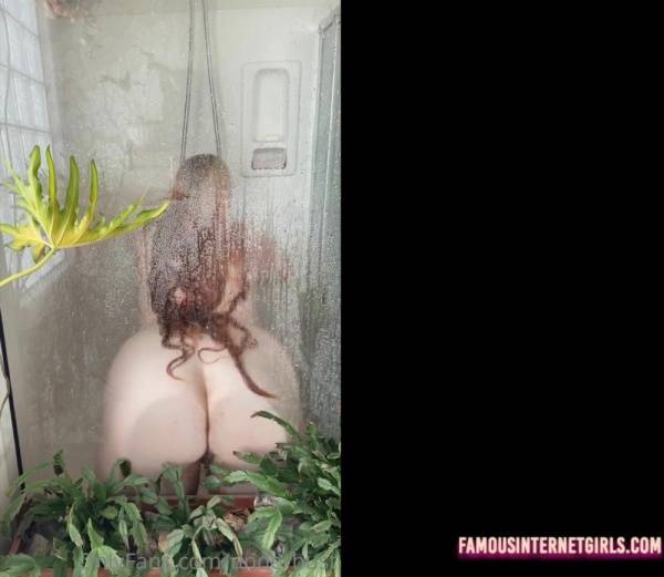 Penny Underbust  Nude Shower Video  on fanspics.net