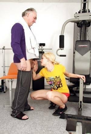 Young fitness chick in pigtails sucks off a much older man's cock on fanspics.net