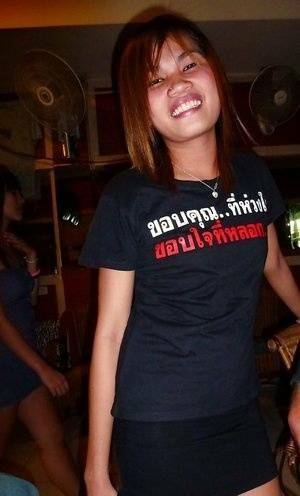 Petite Thai bargirl Tan taking POV cumshot on trimmed vagina - Thailand on fanspics.net