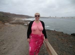 Aged lady Barby looses her big tits from a crotchless bodystocking by the sea on fanspics.net