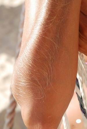 Amateur model Lori Anderson shows her hairy arms in a bikini and sunglasses on fanspics.net