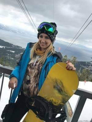 Blonde teens with nice smiles Kristen Scott & Sierra Nicole take to ski slopes on fanspics.net