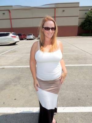 BBW Dee Siren exposes herself in a parking lot before needing to masturbate on fanspics.net