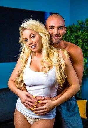 Sexy blonde Brittany Amber and Bobby Bull hookup for sexual intercourse on fanspics.net