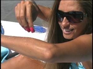 Amateur model Lori Anderson exhibits her hairy forearms in sunglasses on fanspics.net