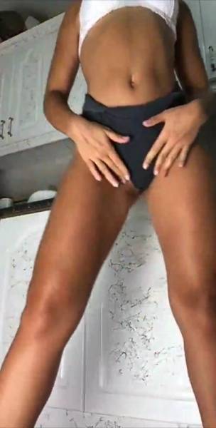 Paola Skye kitchen booty spreading & twerking snapchat premium xxx porn videos on fanspics.net