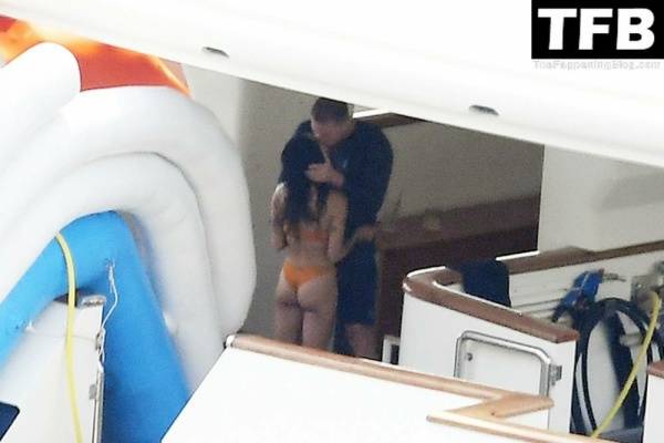 Zoe Kravitz & Channing Tatum Pack on the PDA While on a Romantic Holiday on a Mega Yacht in Italy - Italy on fanspics.net