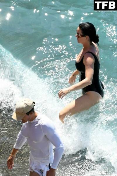 Katy Perry & Orlando Bloom Enjoy Their Summer Vacation on Positano on fanspics.net