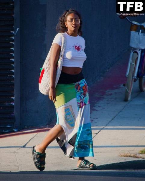 Sasha Obama Goes Braless in LA on fanspics.net