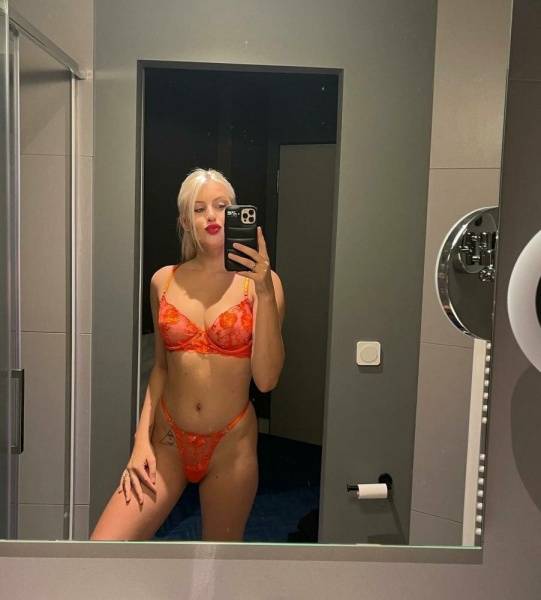 Blondyqueen69 (Chloe Verhagen, blondyqueen) Nude OnlyFans  (11 Photos) on fanspics.net