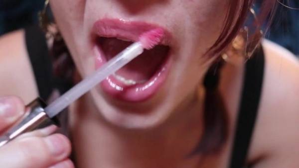 ASMR - Close up lips kissing on fanspics.net