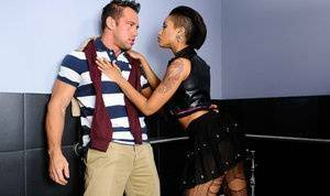 Skin Diamond has been eyeing the really uptight guy at the bar So when the on fanspics.net
