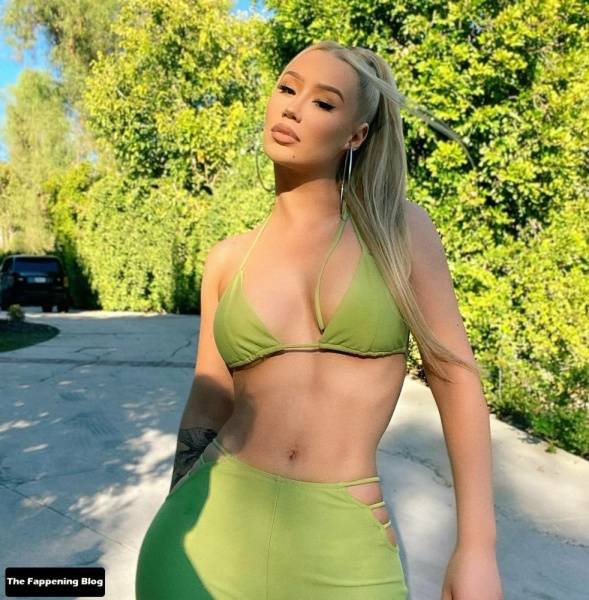 Iggy Azalea Sexy & Topless on fanspics.net