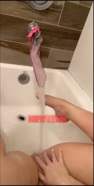 Maddy Oreilly bathtub water pleasure snapchat premium xxx porn videos on fanspics.net