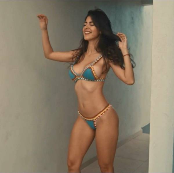 Ari Dugarte Bikini Outdoor Posing Patreon Video  - Venezuela on fanspics.net
