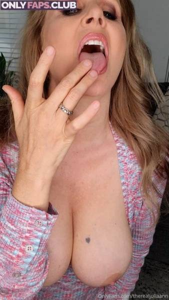 Therealjuliaann OnlyFans Leaks (26 Photos) on fanspics.net