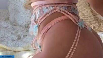 Pauline Tantot – naked selfie hot body on fanspics.net