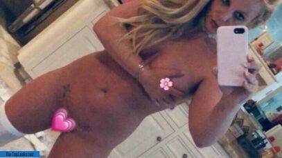 Hot Top Britney Spears Naked Photos on fanspics.net