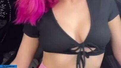 This experienced TikTok bitch calls you for an unforgettable fuck on fanspics.net