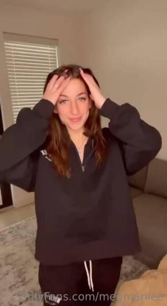 Megan McCarthy Sweatsuit Strip Onlyfans Video Leaked on fanspics.net