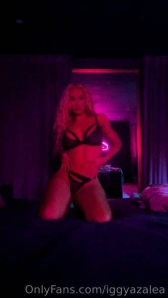 Iggy Azalea Sexy Lingerie Tease Onlyfans Video Leaked on fanspics.net