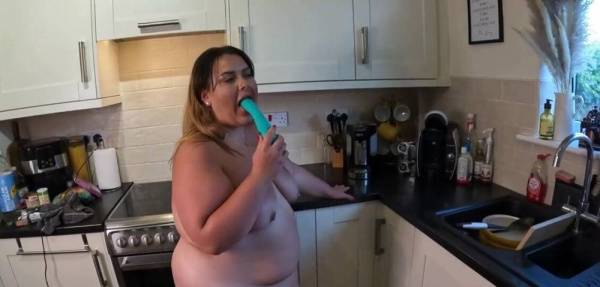 Beautiful BBW plays solo with soaking pussy - squirting, spitting and gushing in the kitchen! on fanspics.net