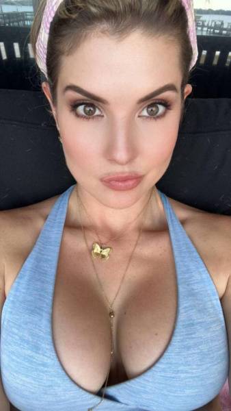 Amanda Cerny Sexy Boobs Cleavage Onlyfans Set Leaked - Usa on fanspics.net