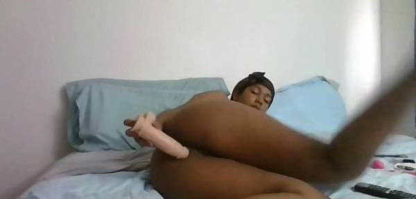 Gets naughty with dildo on fanspics.net