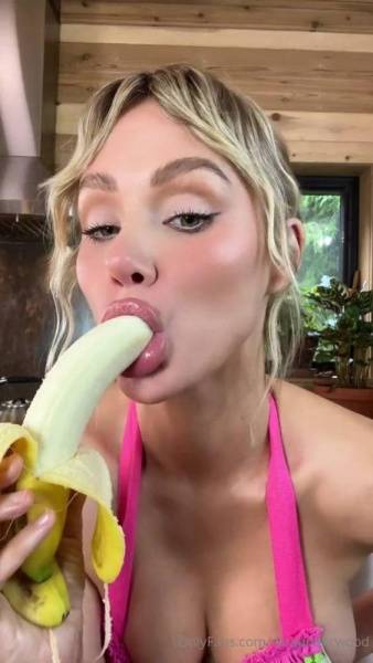 Sara Jean Underwood Banana Blowjob OnlyFans Video Leaked on fanspics.net