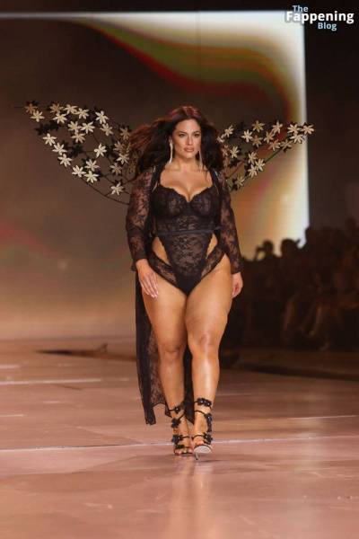 Ashley Graham Flaunts Her Curves at the 2024 Victoria’s Secret Show (67 Photos) on fanspics.net